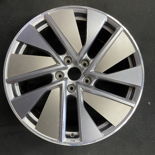21" E-TRON GT 22 21x9.5 Original OEM Wheel Rim - Front View