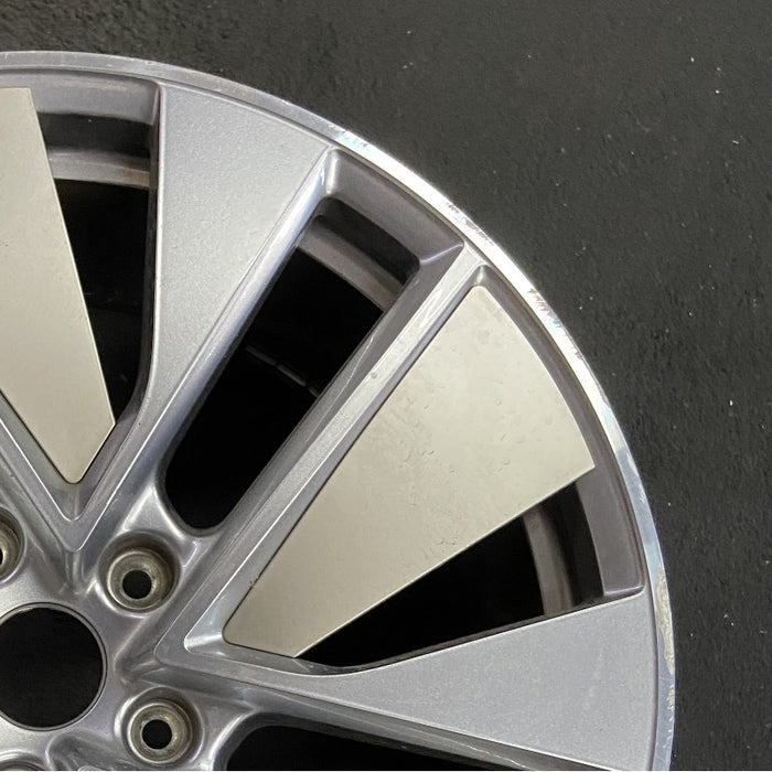 21" E-TRON GT 22 21x9.5 Original OEM Wheel Rim - Close-Up Detail