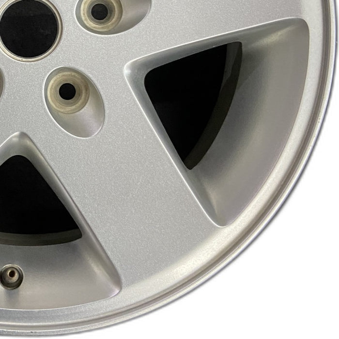 17" WRANGLER 07-08 17x7.5 silver Original OEM Wheel Rim - Close-Up Detail