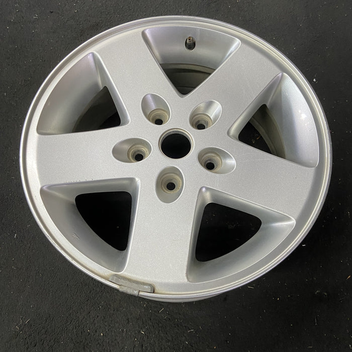 17" WRANGLER 07-08 17x7.5, silver Original OEM Wheel Rim - Close-Up Detail