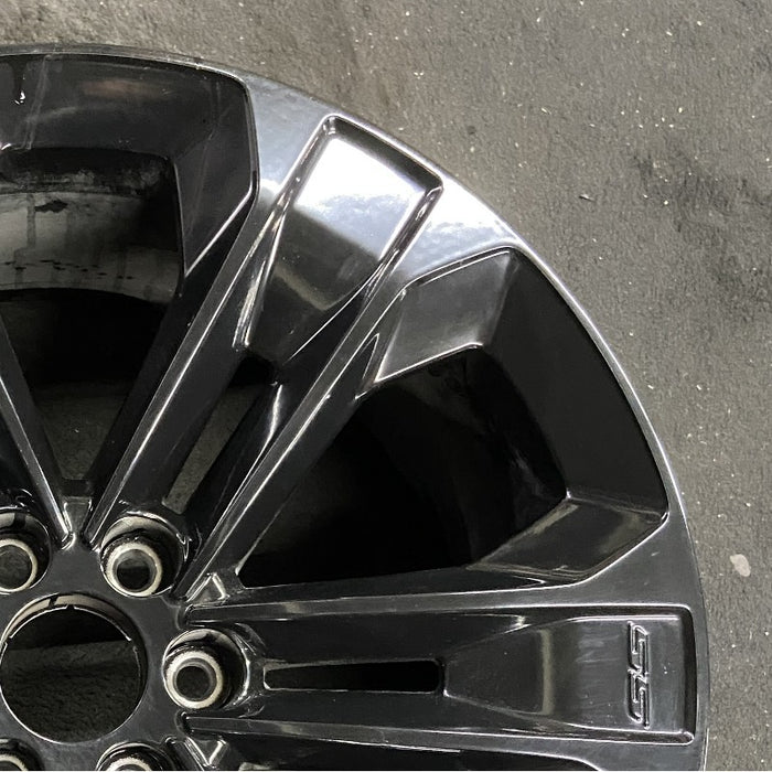22" BLAZER EV 24 22x9.5 opt PHY Original OEM Wheel Rim - Close-Up Detail