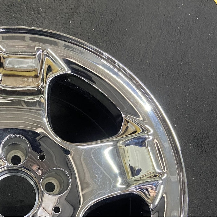 17" MERCEDES ML-CLASS 02-03 163 Type; ML320 17x8 5 spoke Original OEM Wheel Rim - Close-Up Detail