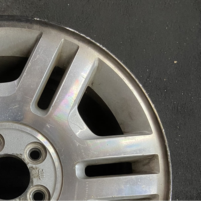 17" MOUNTAINEER 02-03 17x7.5 aluminum 6 double spokes Original OEM Wheel Rim - Close-Up Detail
