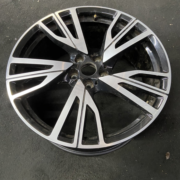 20" BMW i8 14-17 20x8.5 , , 5 W spoke , L. Original OEM Wheel Rim - Close-Up Detail