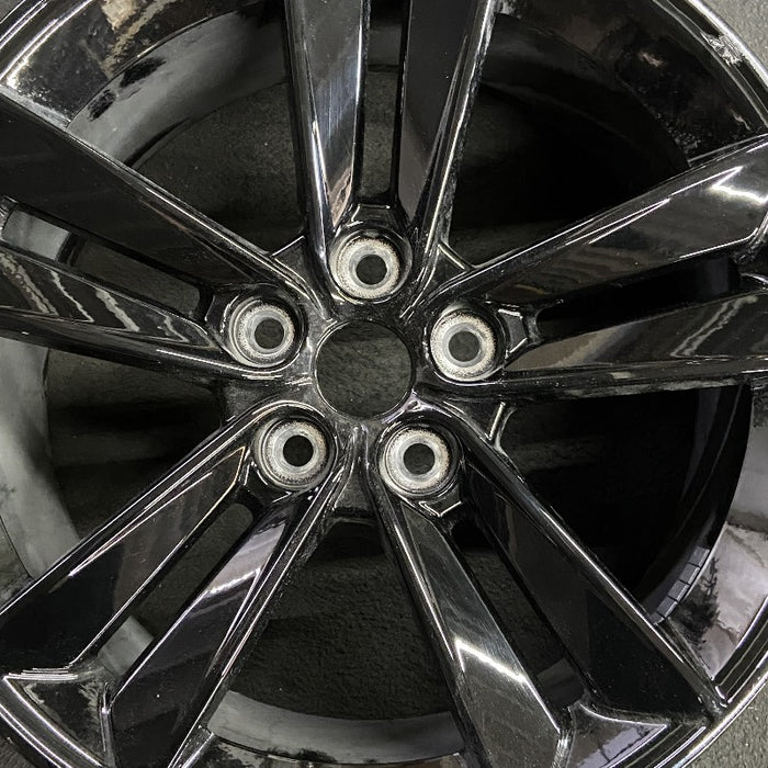 18" MUSTANG 24 18x8.5 5 split spoke Original OEM Wheel Rim - Angle View