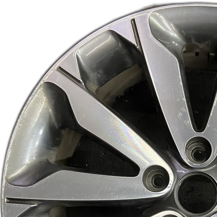 18" SPORTAGE 17 18x7 5 V spoke alloy Original OEM Wheel Rim - Angle View