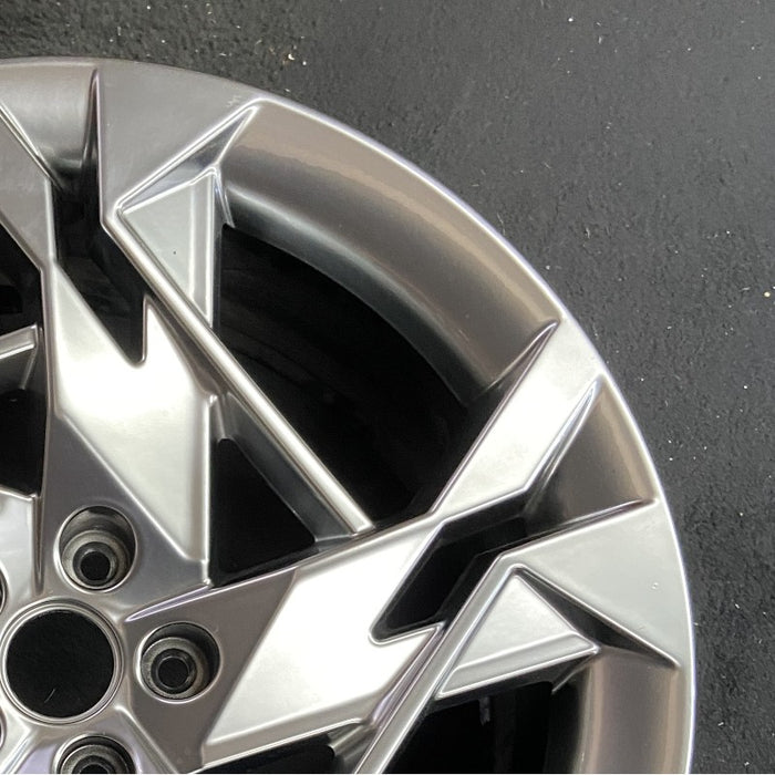 21" GV60 23-24 21x8.5 Original OEM Wheel Rim - Close-Up Detail