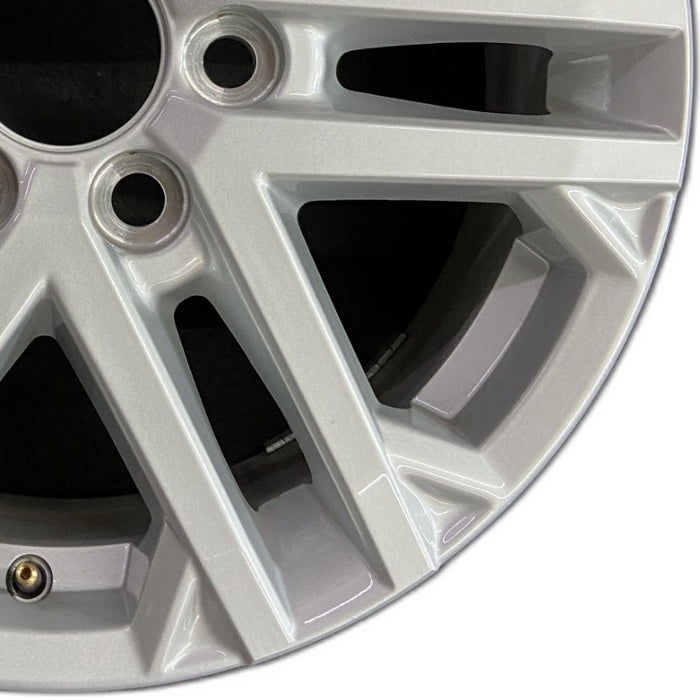 18" SEQUOIA 23-24 18x7.5 6 double spoke silver Original OEM Wheel Rim - Close-Up Detail