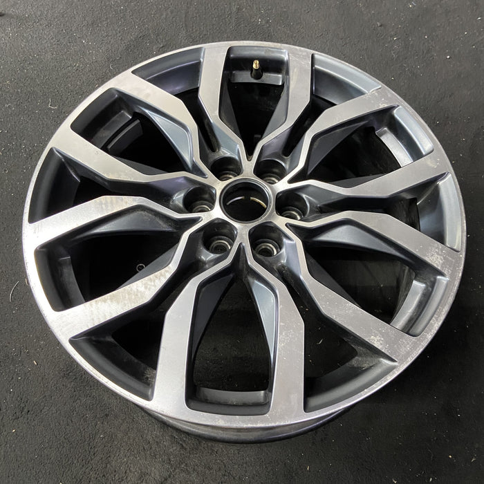 20" XT5 21-25 20x8, 12 spoke, machined face with black pockets Original OEM - Close-Up Detail