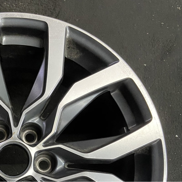 20" XT5 21-24 20x8 12 spoke machined face with black pockets opt Q6N Original - Close-Up Detail