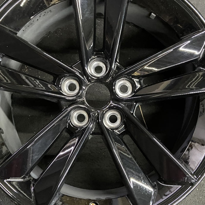 18" MUSTANG 24 18x8.5 5 split spoke Original OEM Wheel Rim - Angle View