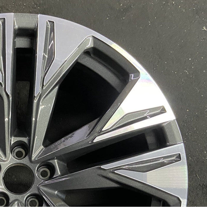 22" Q8 24 22x10 5 double spoke Original OEM Wheel Rim - Close-Up Detail