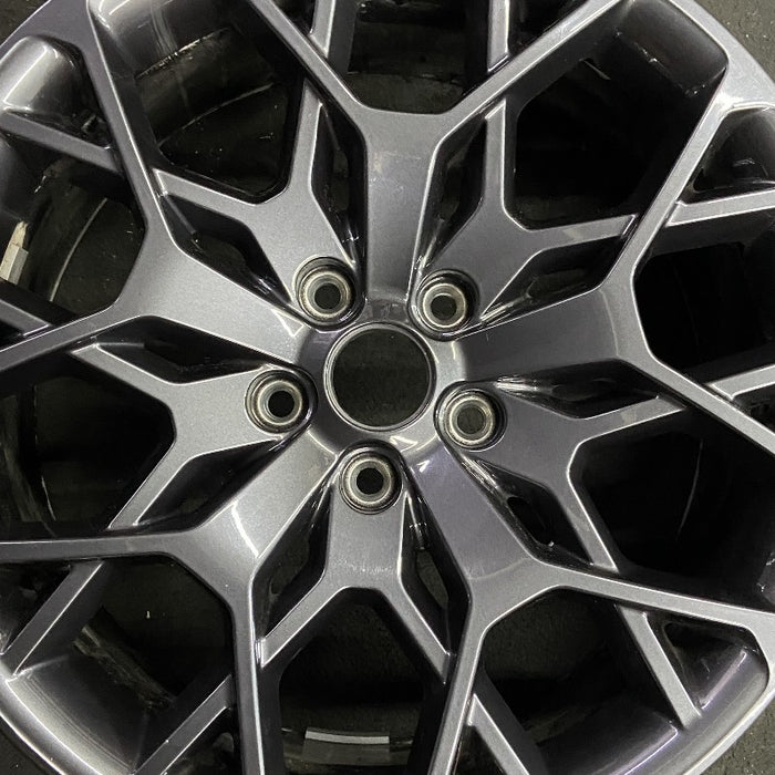 21" GRAND CHEROKEE 23-24 21x9 10 spoke Y spoke Original OEM Wheel Rim - Angle View