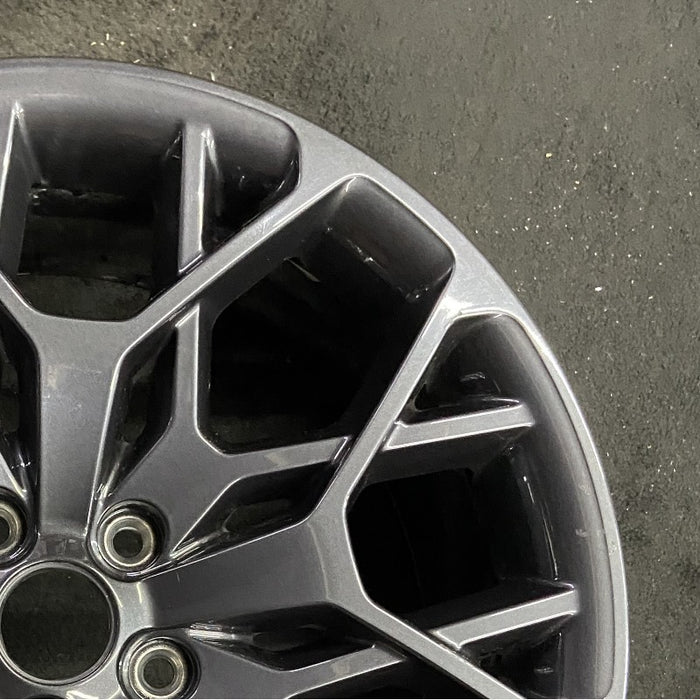 21" GRAND CHEROKEE 23-24 21x9 10 spoke Y spoke Original OEM Wheel Rim - Close-Up Detail