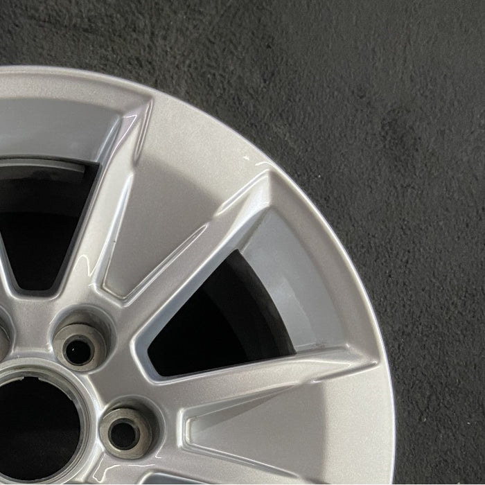 17" SIERRA 1500 PICKUP 19 , 17x8, alloy Original OEM Wheel Rim - Close-Up Detail