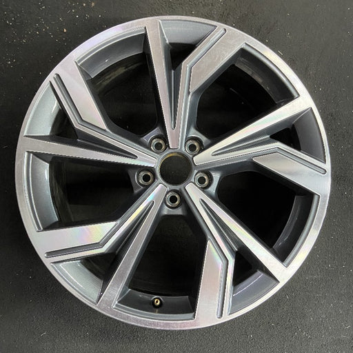 20" Q4 22 20x8 10 spoke bent spoke Original OEM Wheel Rim - Front View