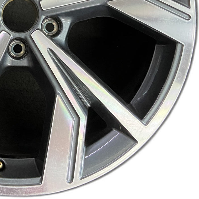 20" Q4 22 20x8 10 spoke bent spoke Original OEM Wheel Rim - Close-Up Detail