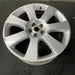 22" RANGE ROVER 13-14 , 22x9.5, 7 spoke Original OEM Wheel Rim - Close-Up Detail