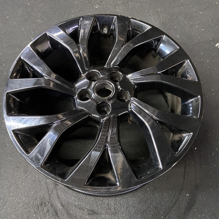 21" RANGE ROVER 18 21x9.5 , 7 Y spoke , silver Original OEM Wheel Rim - Close-Up Detail