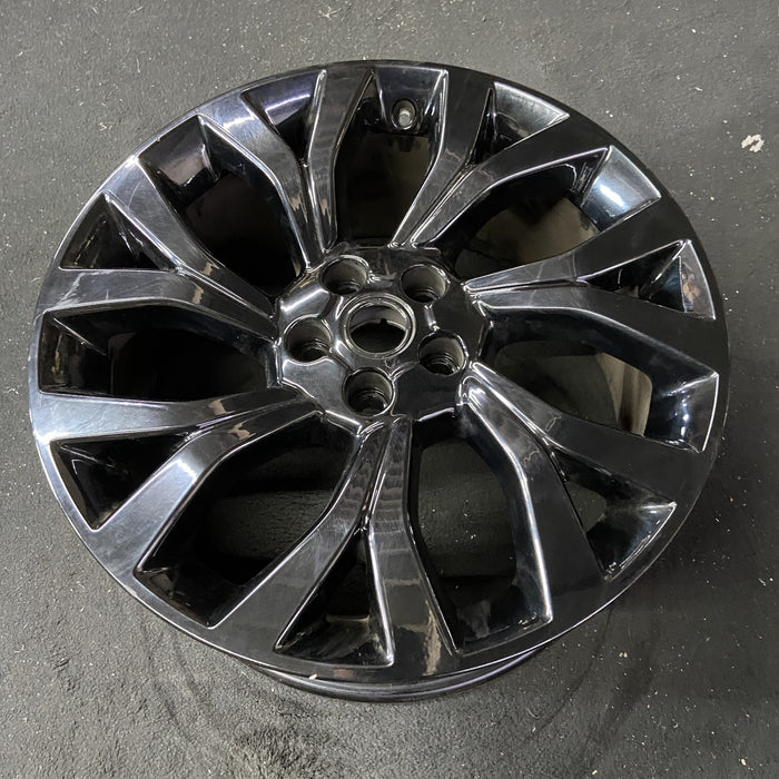 21" RANGE ROVER 18 21x9.5 , 7 Y spoke , silver Original OEM Wheel Rim - Close-Up Detail
