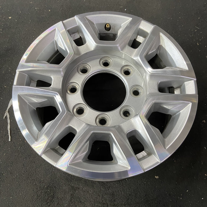 17" SIERRA 2500 PICKUP 20-24 17x7.5, aluminum Original OEM Wheel Rim - Close-Up Detail