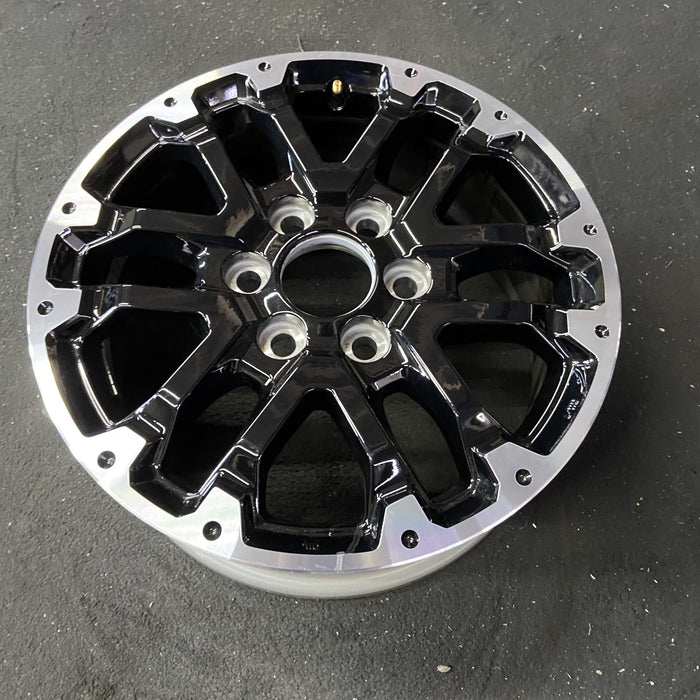 18" SEQUOIA 23-24 18x7.5, 6 double spoke, black Original OEM Wheel Rim - Close-Up Detail