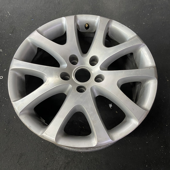 19" TOUAREG 06-10 19x9, 10 spoke Original OEM Wheel Rim - Close-Up Detail