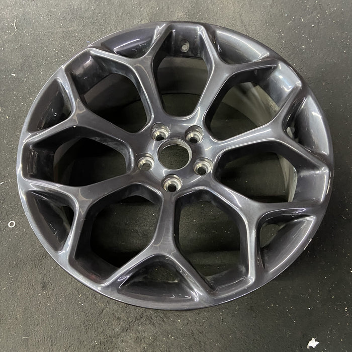 20" 300 19-20 20x8 , 7 Y spoke, Original OEM Wheel Rim - Close-Up Detail