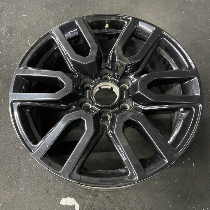 20" SIERRA 1500 PICKUP 19 , 20x9, 12 spoke, opt RD3 Original OEM Wheel Rim - Close-Up Detail