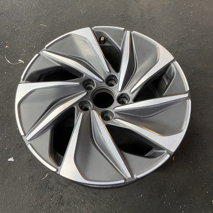 17" INSIGHT 19-20 17x7 , w/machined face Original OEM Wheel Rim - Close-Up Detail