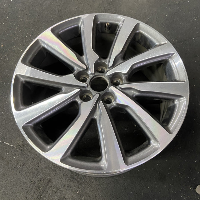 18" MKC 19 18x8 , 10 spoke, machined face with pockets Original OEM Wheel Rim - Close-Up Detail