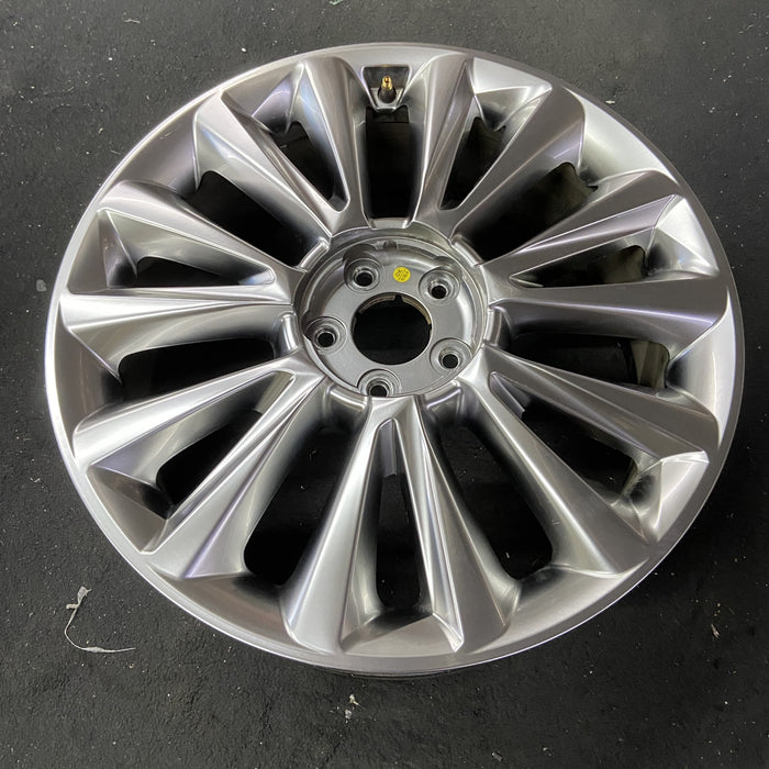 20" PALISADE 20 20x7.5 , 14 spoke Original OEM Wheel Rim - Close-Up Detail