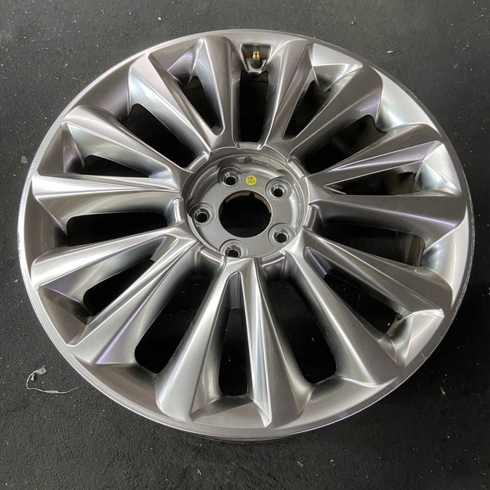 20" PALISADE 20 20x7.5 , 14 spoke Original OEM Wheel Rim - Close-Up Detail