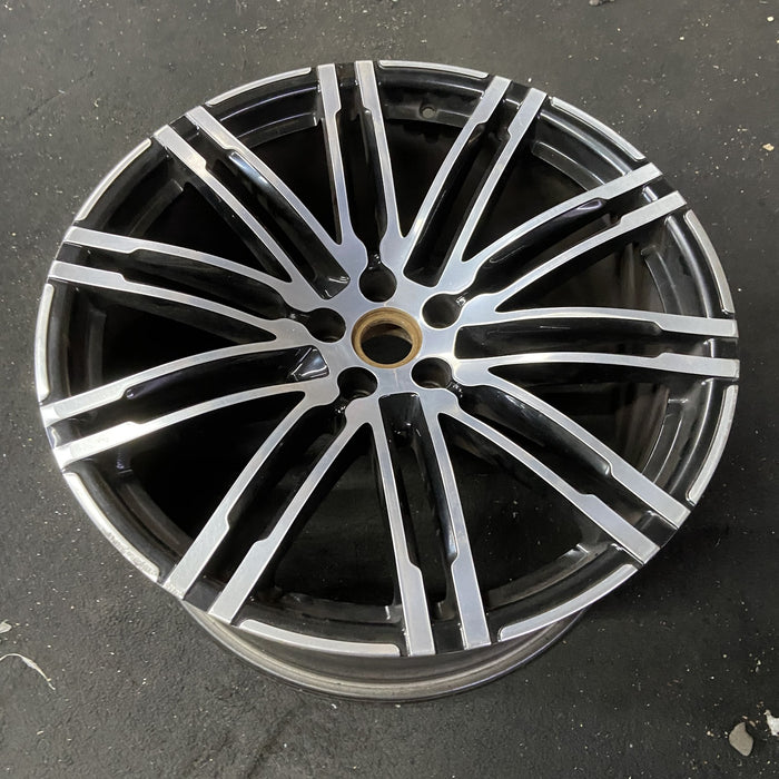 21" PORSCHE MACAN 15-18 21x10 , 20 spoke Original OEM Wheel Rim - Close-Up Detail