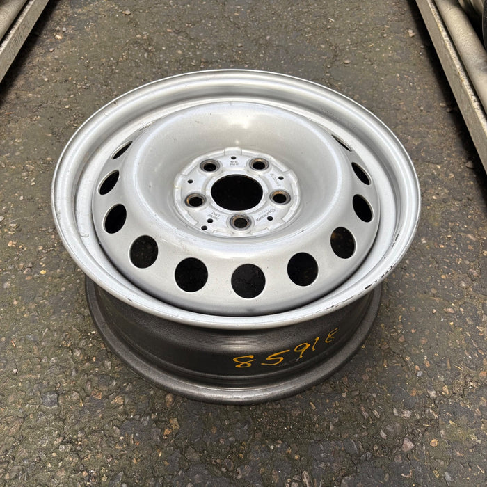 16" METRIS 23 447 Type, 16x5.5, steel Original OEM Wheel Rim - Angle View