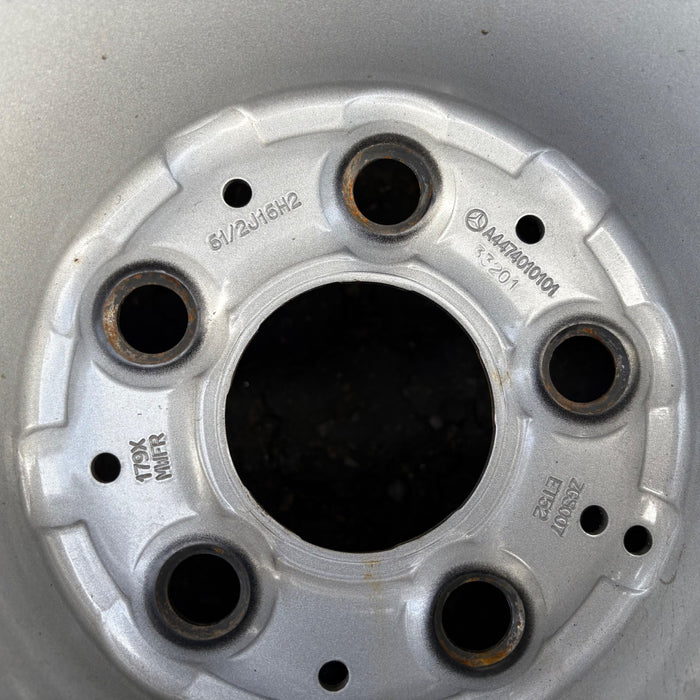 16" METRIS 23 447 Type, 16x5.5, steel Original OEM Wheel Rim - Close-Up Detail