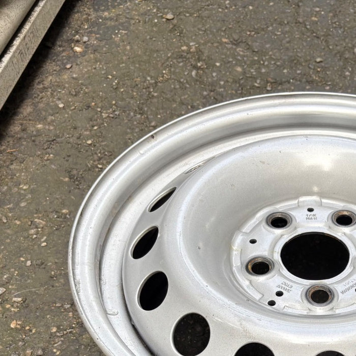 16" METRIS 23 447 Type, 16x5.5, steel Original OEM Wheel Rim - Angle View