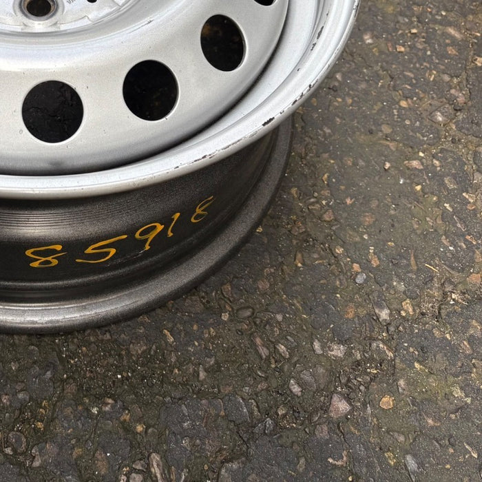 16" METRIS 23 447 Type, 16x5.5, steel Original OEM Wheel Rim - Close-Up Detail