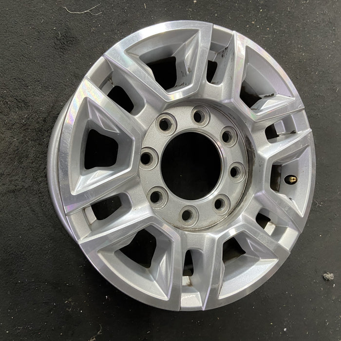 17" SIERRA 2500 PICKUP 20-24 17x7.5, aluminum Original OEM Wheel Rim - Close-Up Detail