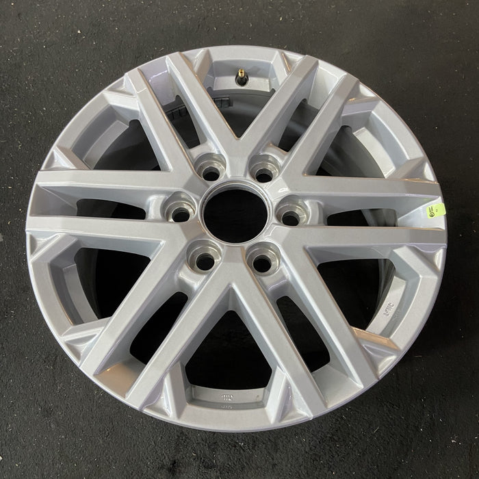 18" SEQUOIA 23-24 18x7.5, 6 double spoke, silver Original OEM Wheel Rim - Close-Up Detail