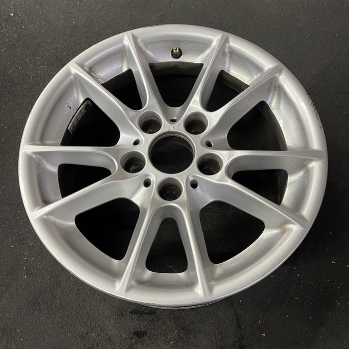 16" BMW 525i 01-03 16x7 , 10 spoke, thin radial spoke Original OEM Wheel Rim - Close-Up Detail