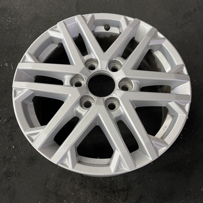 18" SEQUOIA 23-24 18x7.5, 6 double spoke, silver Original OEM Wheel Rim - Close-Up Detail