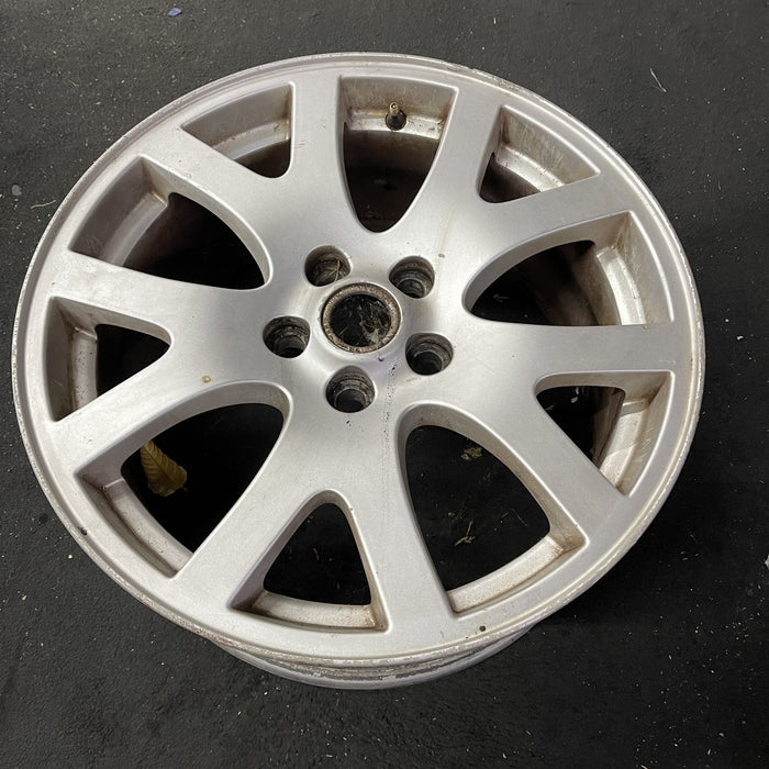 19" RANGE ROVER SPORT 06-08 , 19x9 , w/o dimpled rims Original OEM Wheel Rim - Close-Up Detail