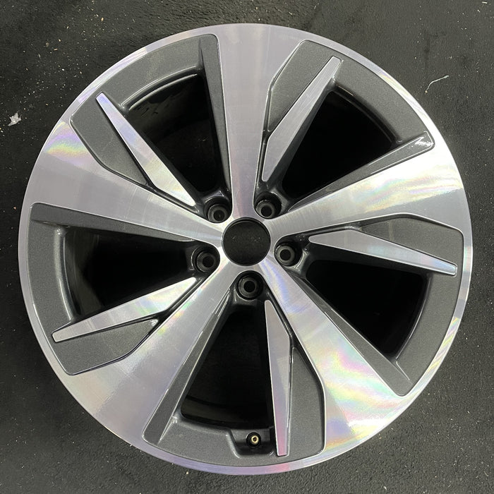 20" Q8 E-TRON 24 20x9, Original OEM Wheel Rim - Angle View