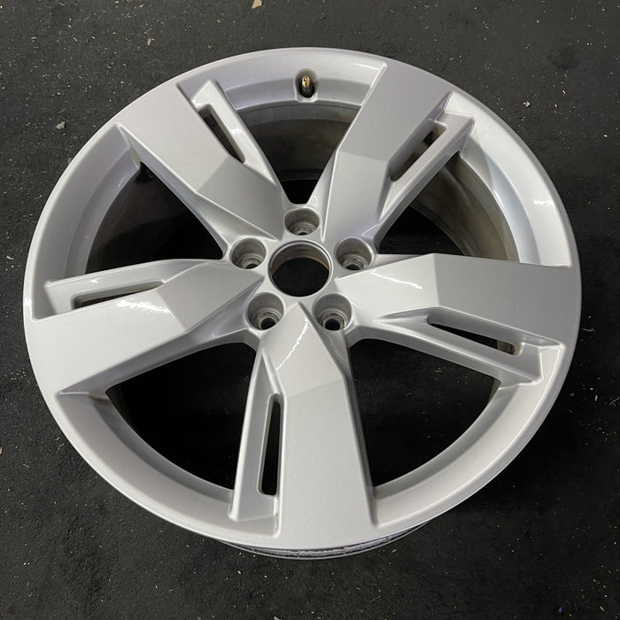 19" AUDI Q5 18 19x8 , , slotted spoke Original OEM Wheel Rim - Close-Up Detail