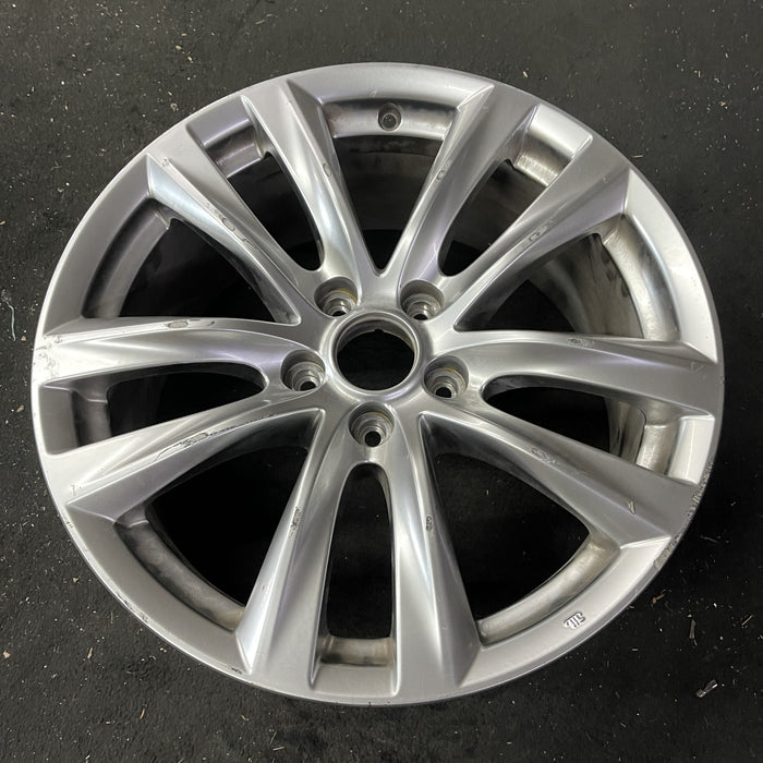 18" INFINITI Q70 15-19 18x8 , , SWB Original OEM Wheel Rim - Close-Up Detail