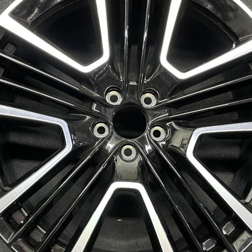 21" XC40 19-21 21x8.5 Original OEM Wheel Rim - Angle View