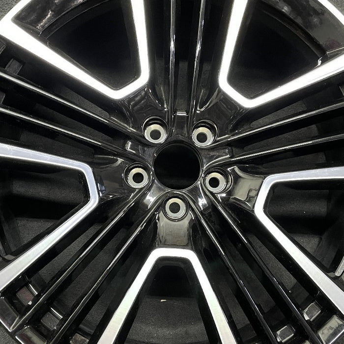 21" XC40 19-21 21x8.5 Original OEM Wheel Rim - Angle View