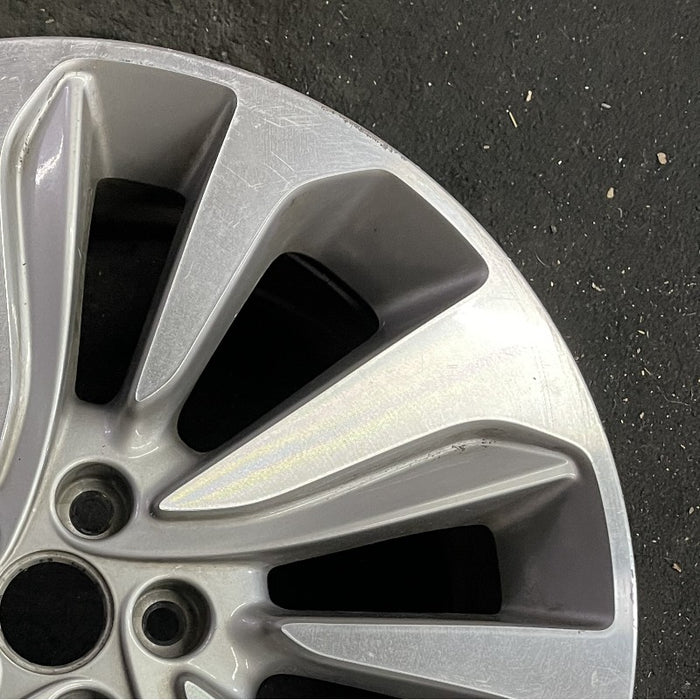18" ENCORE 17-18 18x7 aluminum 10 spoke gray inlay Original OEM Wheel Rim - Close-Up Detail