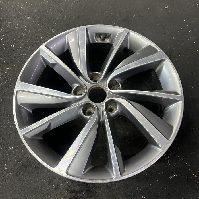 18" SANTA FE 19 18x7.5 , SWB Original OEM Wheel Rim - Close-Up Detail